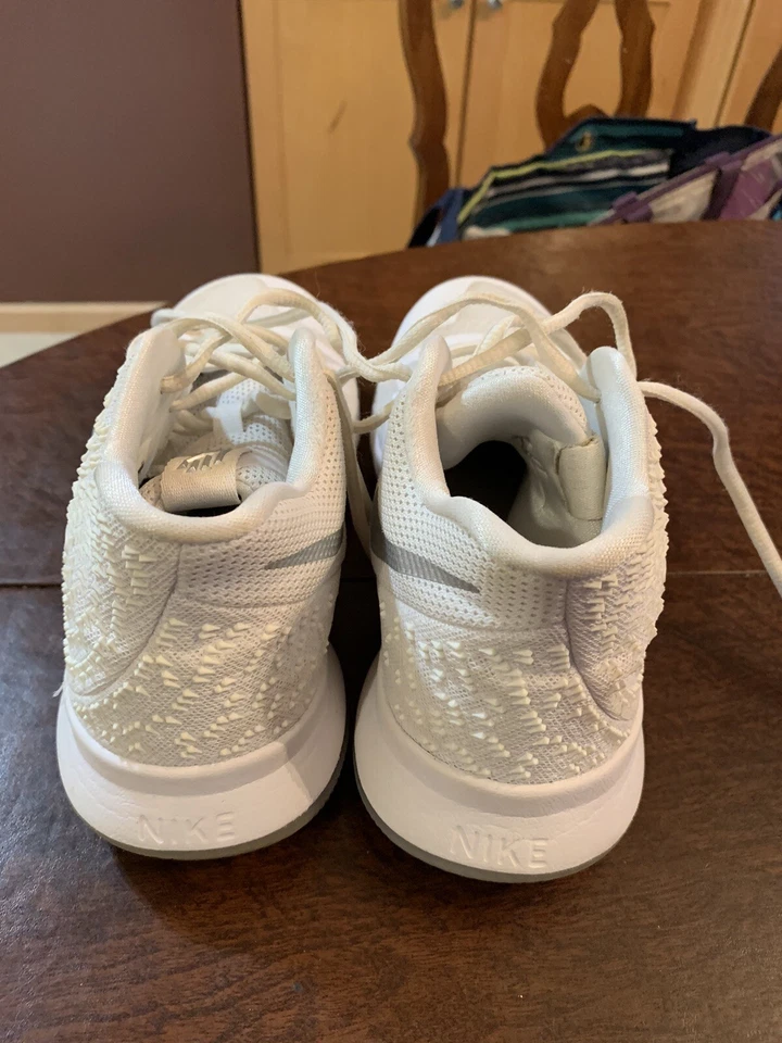 Nike Kyrie Azurie Elizabeth Soles White Basketball Ankle Shoes Girl's Size 7Y - Image 3 of 4