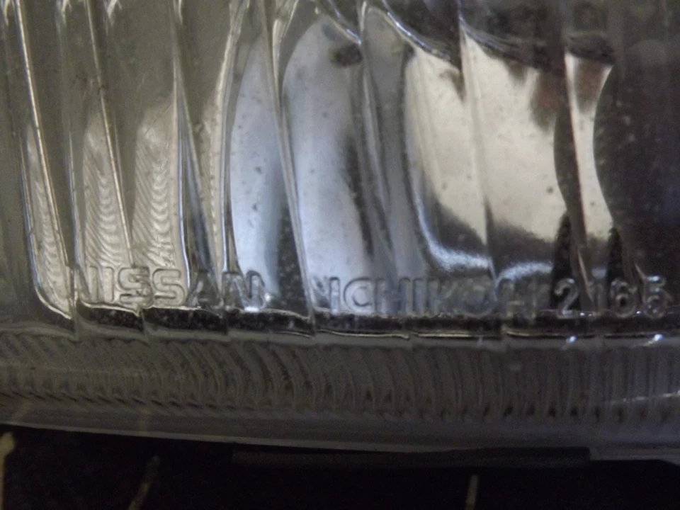 (1) USDM 96-99 OEM Nissan Maxima front driver side fog AUX light assembly 2165 L - Image 3 of 4