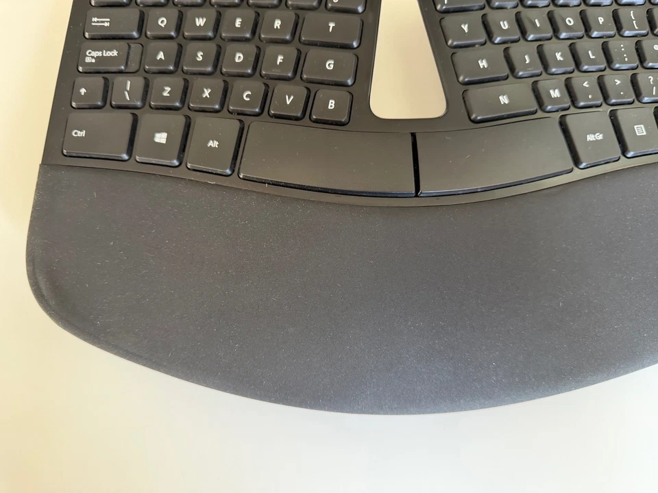 Microsoft Sculpt Ergonomic Keyboard & Mouse Set + USB Dongle - UK Layout - Image 2 of 4