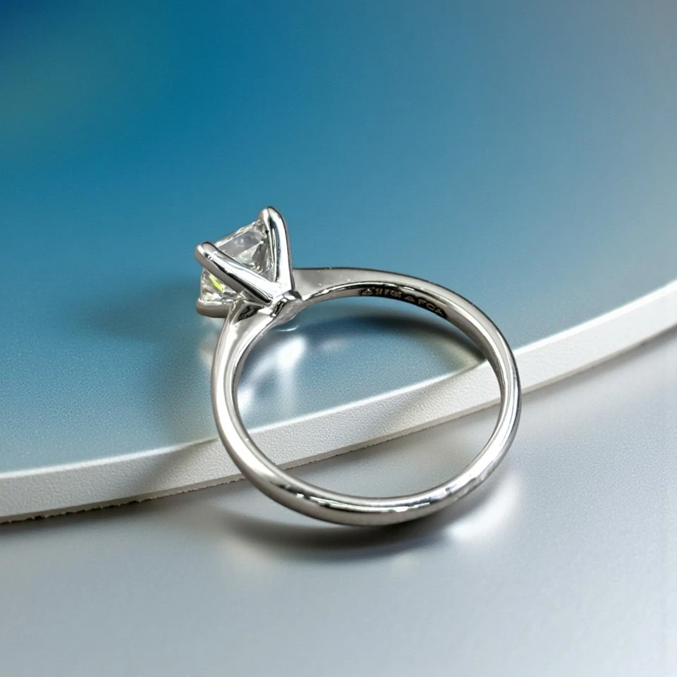 Alianza de oro blanco de 14k corte princesa 1 quilate diamante creado en laboratorio IGI GIA Foto 3 de 4