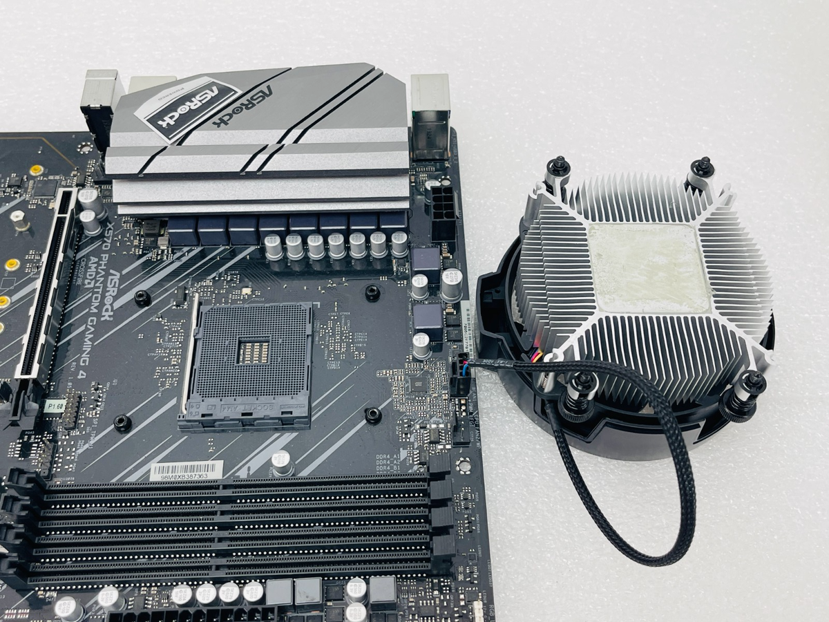 USED - ASRock X570 PHANTOM GAMING 4 AMD X570 ATX DDR4 AM4 Ryzen