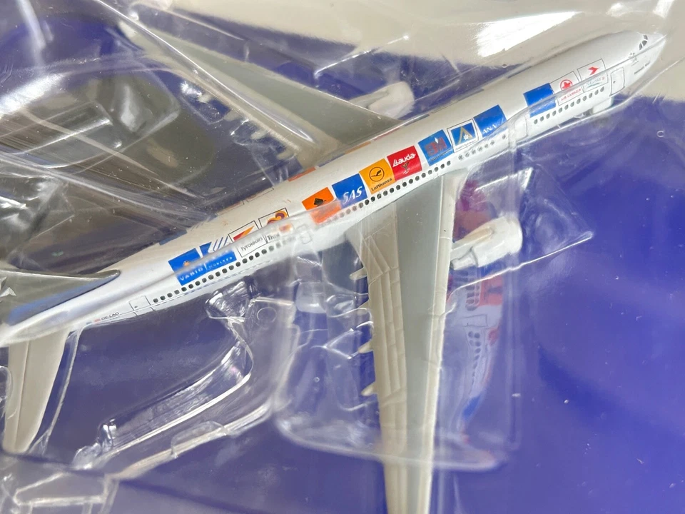 Austrian Star Alliance Airbus 330-223 Modellini aereo 1:500 - Immagine 3 di 4