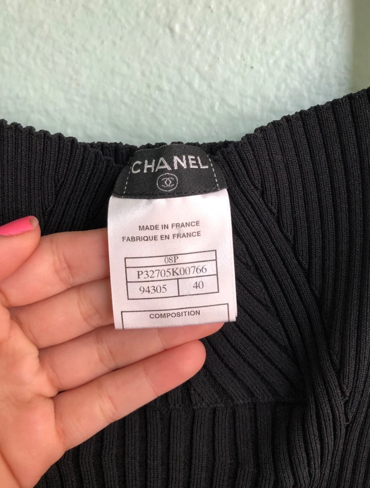 Vestido halter tejido negro Chanel 08P - Talla 40 - Botones CC, hecho en Francia, visco Foto 3 de 4