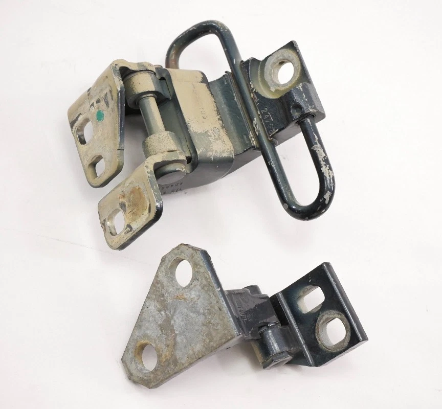 Петли передней двери левая 05-10 VW Jetta Rabbit GTI MK5 Sportwagen - 1K0 831 401 л - Изображение 2 из 3