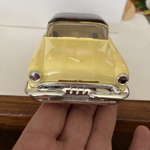 1955 Pontiac Star Chief Plastic Promo Model by Johan 1/25 Scale Yellow & Black - Picture 6 of 12