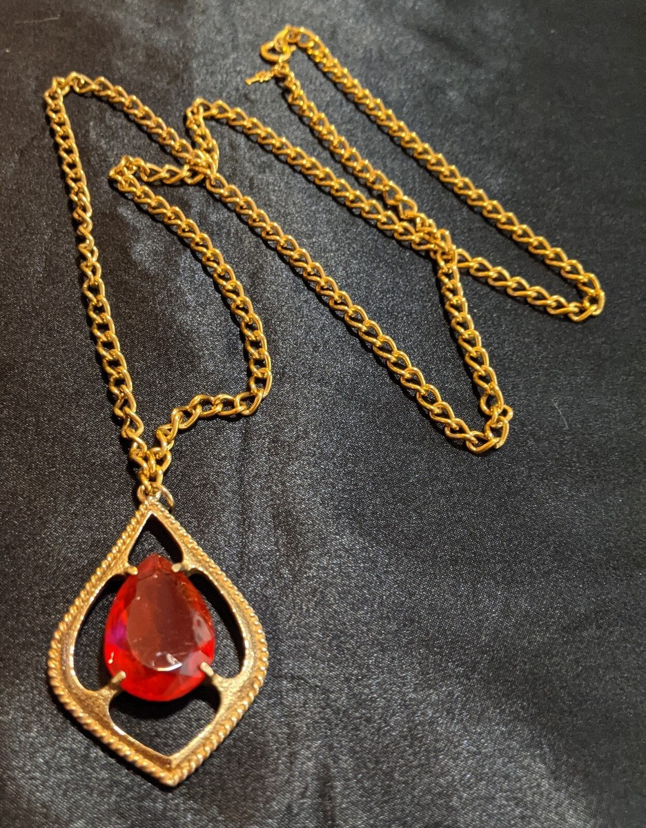 Vintage Sarah Coventry Gold Tone Red Faceted Stone Pendant Necklace 32