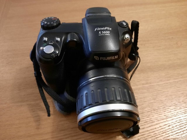 fujifilm finepix s5600 digital camera