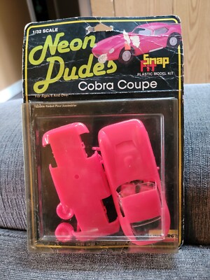 Vintage Lindberg Snapfit ''Neon Dudes'' Cobra Coupe Model Kit 1/32