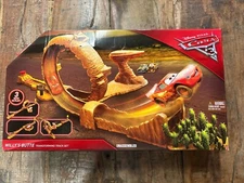 Disney Pixar Cars Willy's Butte Transforming Track Lightning McQueen NEW DMG BOX