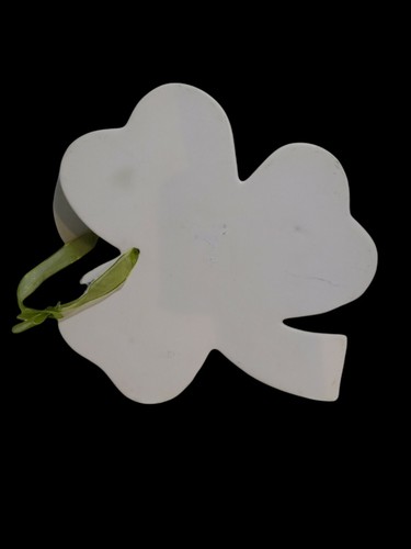 Large 9” Ceramic Irish Shamrock☘️ Hanging Wall Plaque~Ivory/Green~Celtic Design - Picture 3 of 8