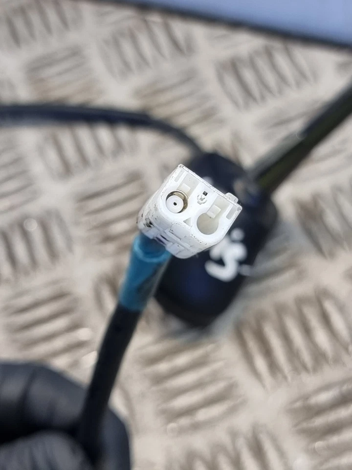 АНТЕННА TOYOTA YARIS 1,3 Л ХЭТЧБЕК 2013 АНТЕННА НА КРЫШЕ - Изображение 4 из 4