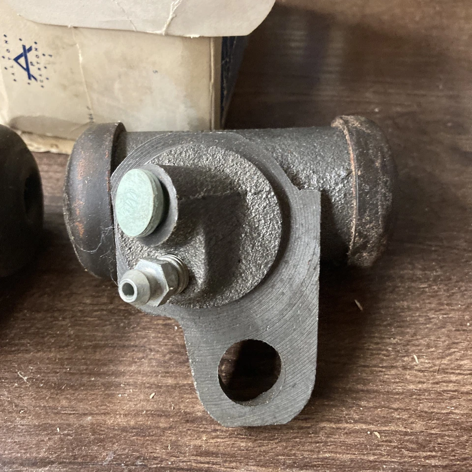 Комплект цилиндров передних левых и правых колес 1958 Chevrolet Corvette Wagner Lockheed - Изображение 3 из 4