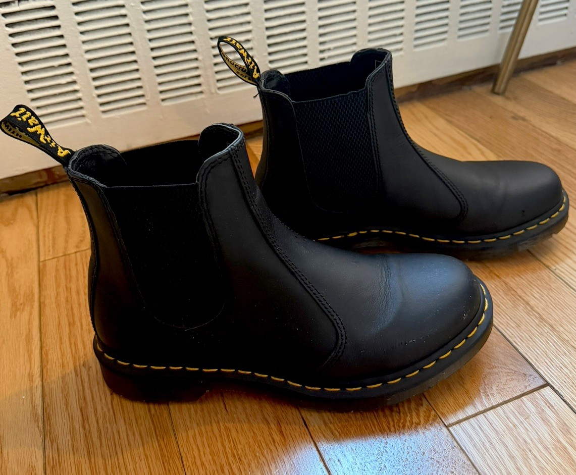 Dr. Martens 2976 Chelsea Boots Blk Smooth Leather US W size 9 EU 41 Classic Docs