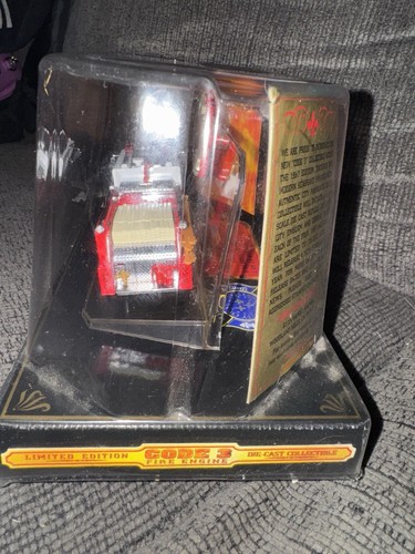 Code 3 Seagrave 1997 Philadelphia Ltd Ed Die-Cast Fire Engine #02452 NRFP - Picture 4 of 8
