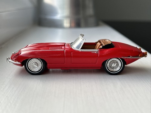 MATCHBOX DINKY DY18 1967 Series 1.5 E Type Jaguar 4.2 CONVERTIBLE RED hood down - Picture 7 of 10