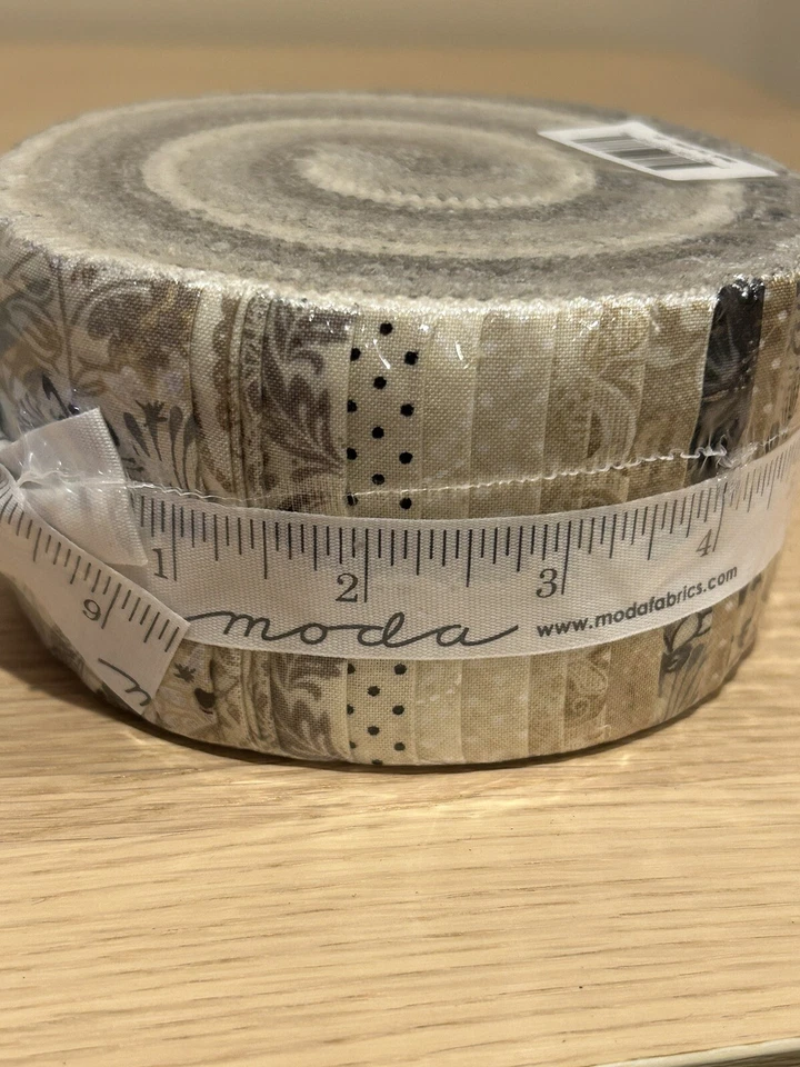 Moda Black Tie Affair Basic Gris Jelly Roll 40 2 1/2" Tiras de Tela  Foto 4 de 4