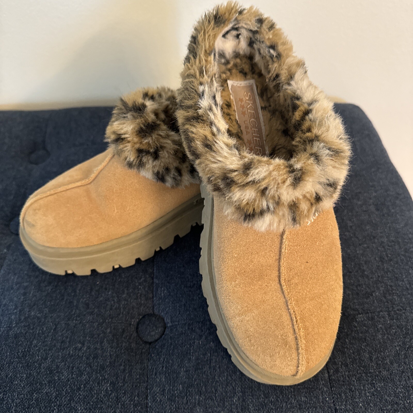 Skechers Shindigs? Woman's Clog/Mules #46064 Tan Suede w/ Faux Fur
