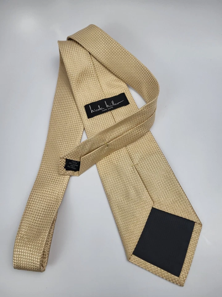 Corbata de seda Nicole Miller amarilla lisa geométrica para hombre 57 x 3,5/8 Foto 4 de 4
