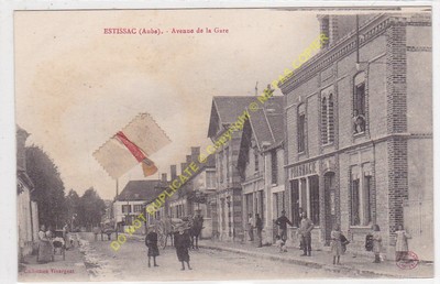 CPA 10190 ESTISSAC Avenue de la Gare & Pharmacie Animation Edit VIVARGENT