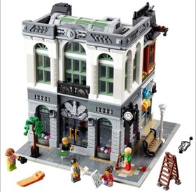 Lego Retired Modular Brick Bank #10251. Open Box.