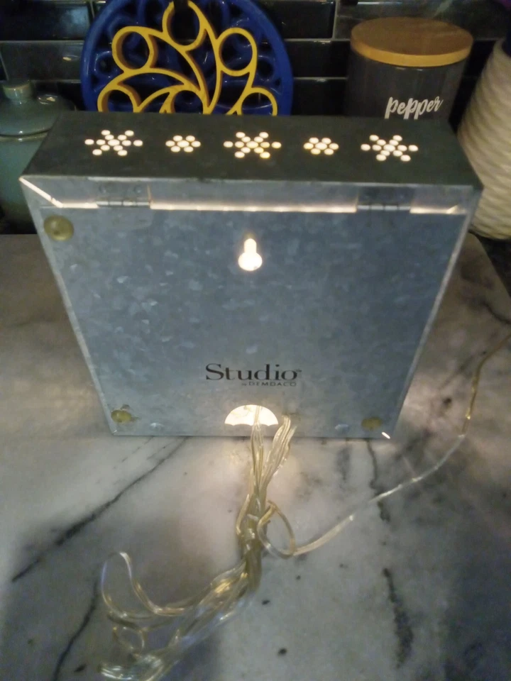 ✨️Arte de pared de metal iluminado - Estudio de Demdaco - "ESPERA GRANDES COSAS" 6"x6"x 2" Foto 3 de 4