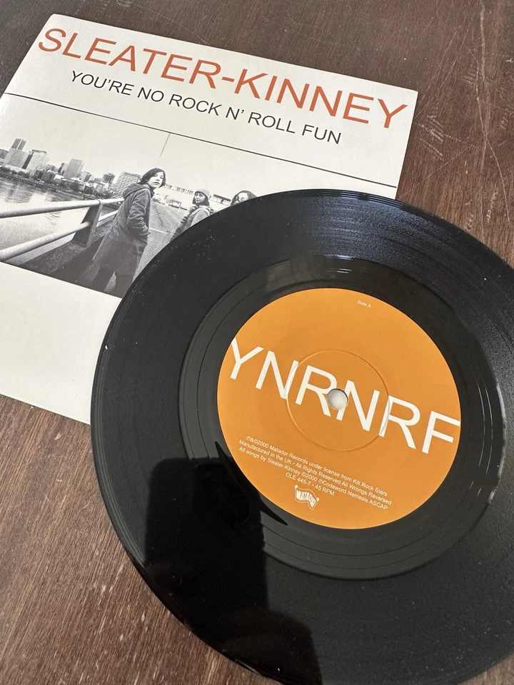 Sleater Kinney 'You're No Rock N' Roll Fun' 7” Vinyl Single NM Foto 3 de 4