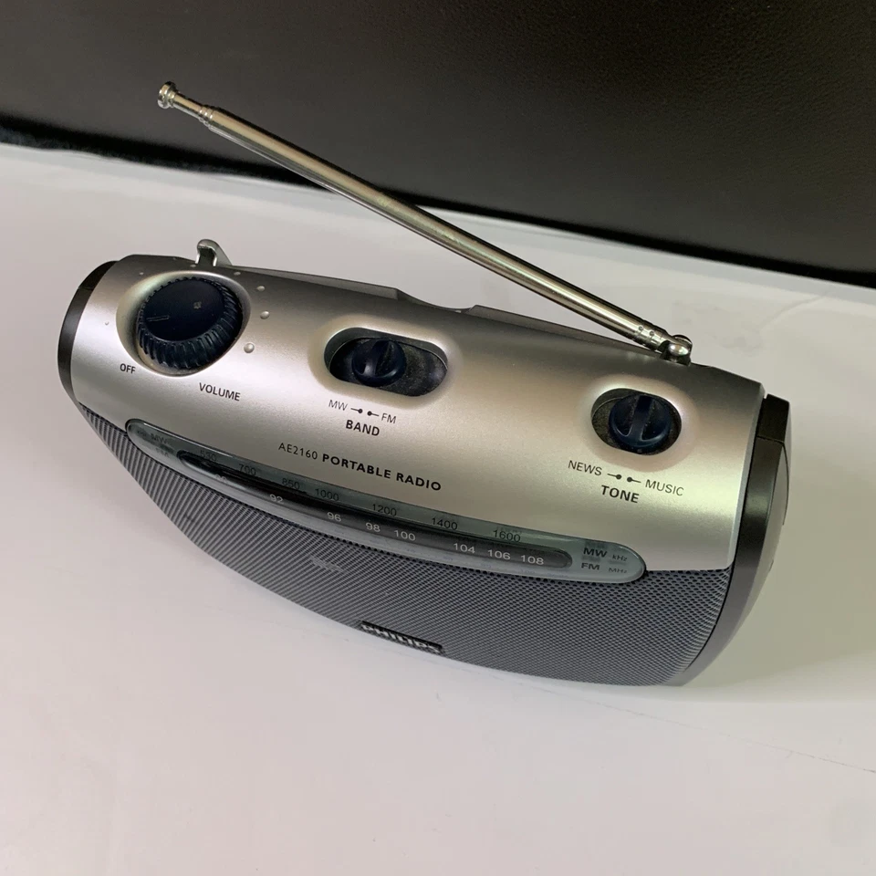 Philips AM/FM Portable Stereo Radio AE2160 - Image 3 of 4