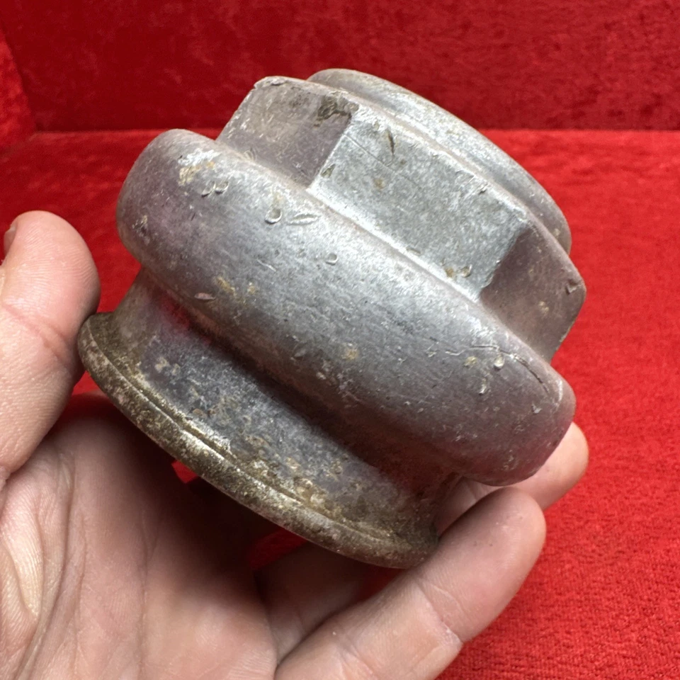 ✨Barn Find✨ OG  Antique 1905 - 1936 REO Threaded Center Hubcap - Image 4 of 4