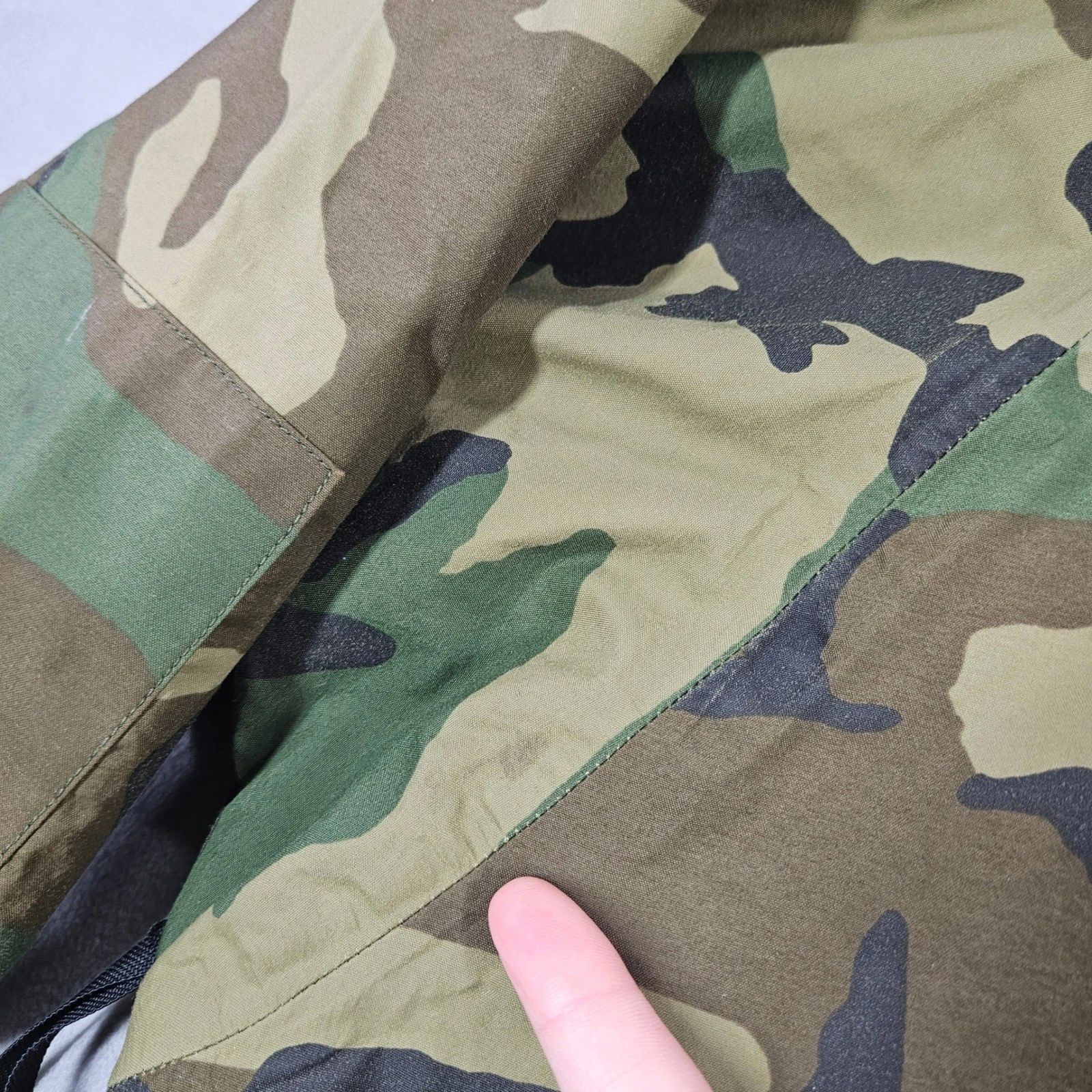 US Military Extended Cold Weather Parka Mens XL Hooded Camo Woodland Jacket - product detail image 7