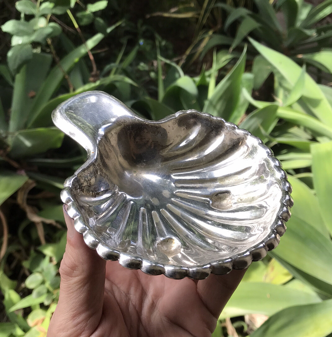 Vtg Victor S. Co SilverPlated Shell Footed Nappy Candy Nut Dish