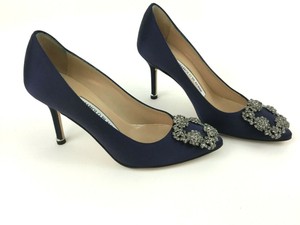 pointed navy heels