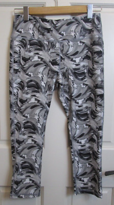 Marika Sport Gray Graphic Capri Pants Womens M 27x20.5 Pocket Stretch 25-33729