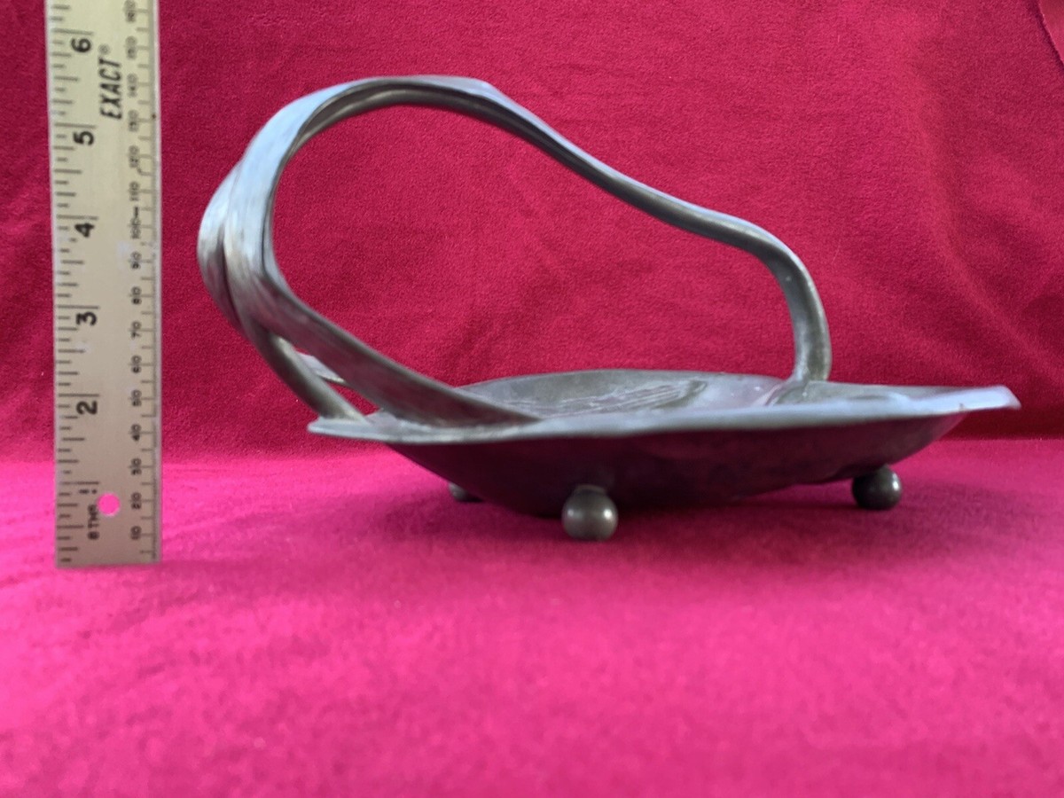 Art Nouveau Kayserzinn 4287 Pewter Footed Heart Shaped Basket 1890