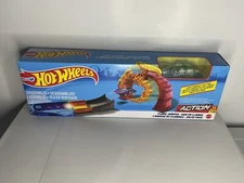 Hot Wheels Flame Jumper Play Set. Race Car with Race Track