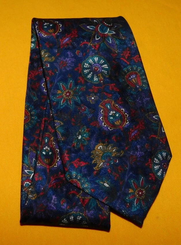 CORBATA DE POLIÉSTER FLORAL AZUL/VERDE/ROJO HECHA EN EE. UU. DE CHRISTIAN DIOR - CORBATAS PARA EL CUELLO. Foto 2 de 3