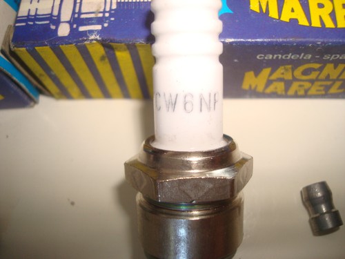 2x Candele Magneti Marelli CW6NP FIAT 500 D F R 126 NUOVE da vecchio magazzino - Foto 2 di 5