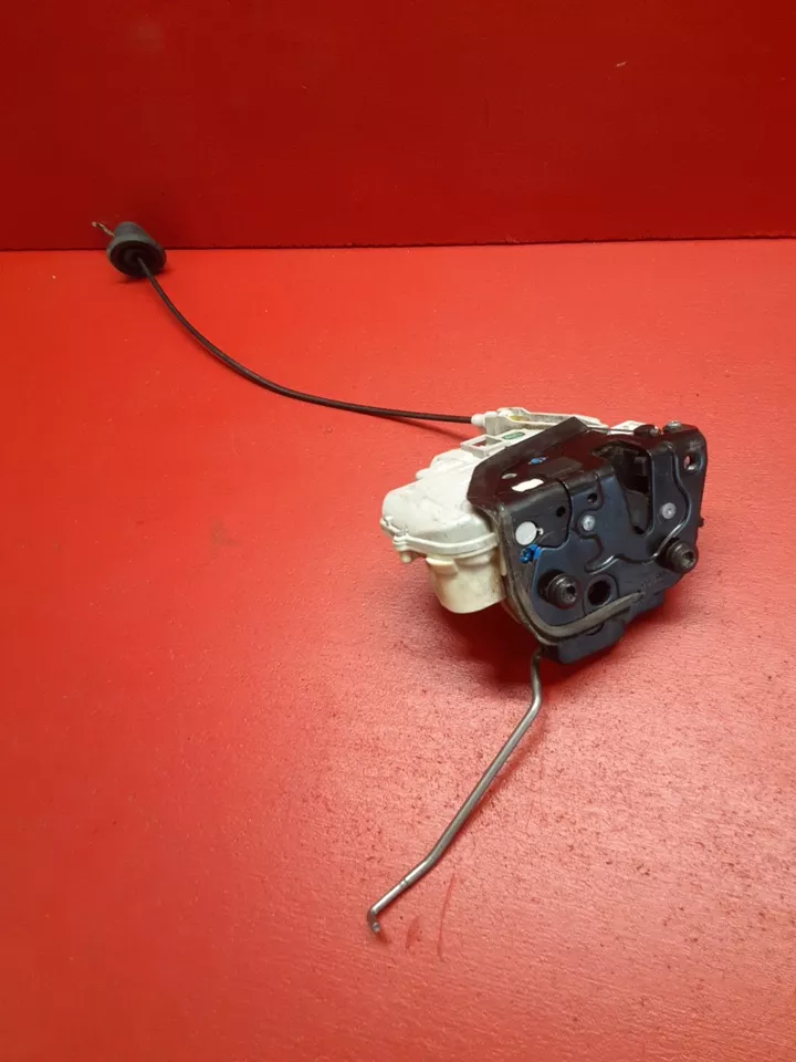 Conjunto de cerradura de pestillo de puerta del conductor delantero izquierdo Audi A4 Quattro S4 RS4 2005-2008 Foto 3 de 4