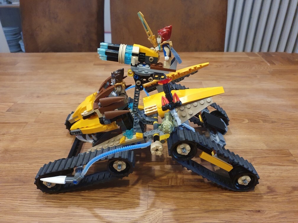 Lego chima 70005 le chasseur loyal de Laval complet