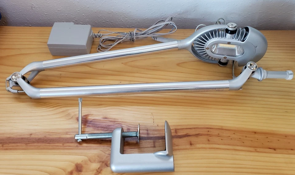 Humanscale LED Element 790 Task Light w/ Flex Arm & Clamp Base, 6w = 90w - Image 3 of 4