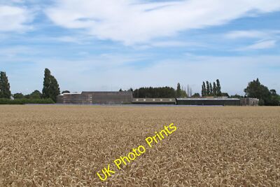Foto 12x8 Blick über Weizenernte zur Fairfields Farm, Wormingford Rotchfo c2015