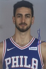 12) Furkan Korkmaz signiert Basketball NBA Foto Unterschrift Autogramm signed