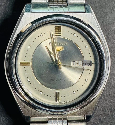 Vintage Seiko 5 7009-876A Automatic Stainless-Steel Men's Wristwatch