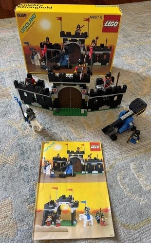 LEGO 6059 LegoLand Castle Knight's Stronghold Near Complete Box & Instructions