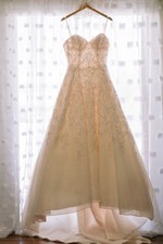 Ivory Lace Sweetheart Ball Gown Wedding Dress •