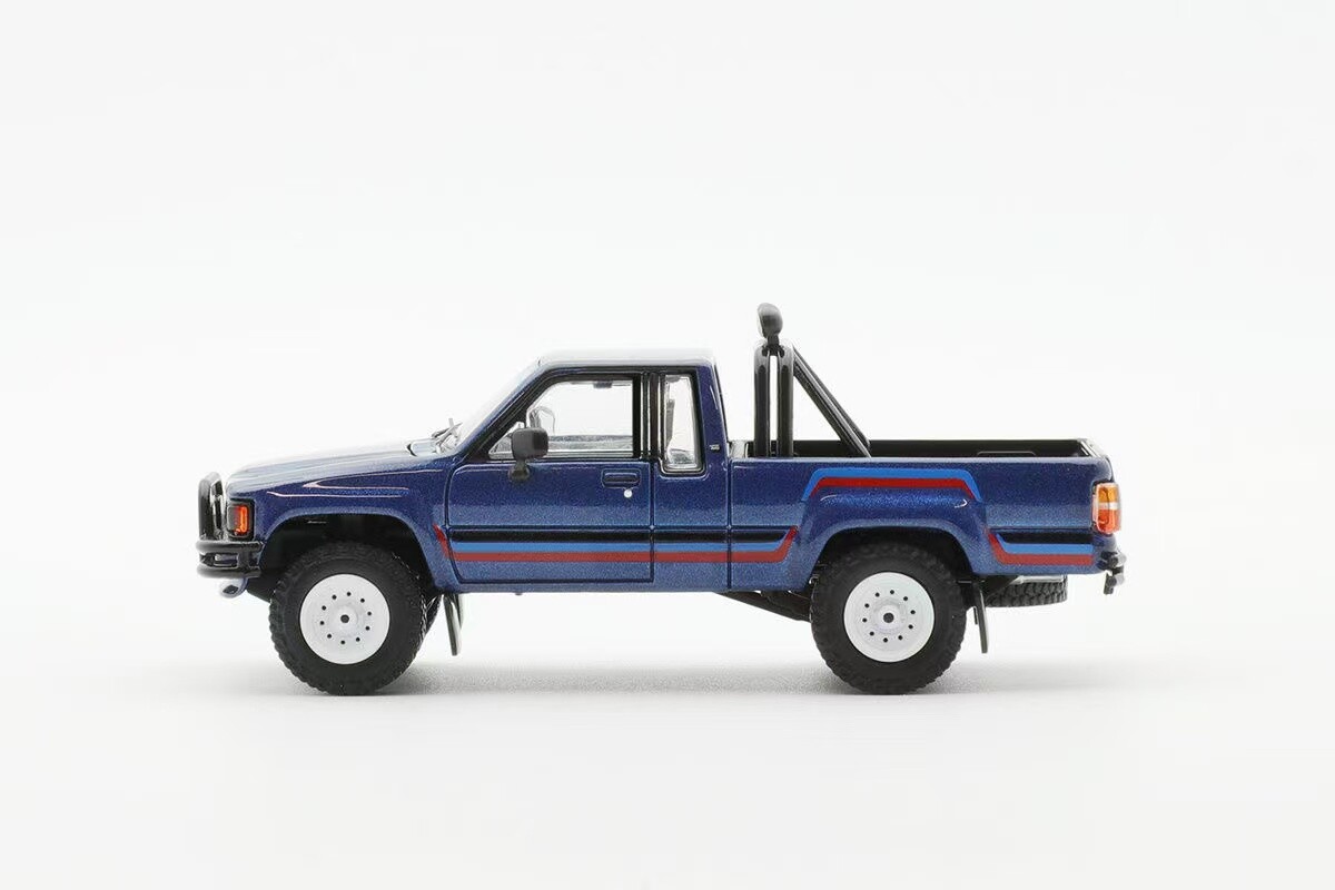 トヨタ HILUX 色見本 ミニカー 1/30 スケール 青 トヨタ HILUX 色見本 ミニカー 1/30 スケール 青 - メルカリ