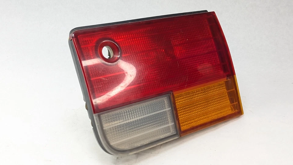 Luz trasera interior derecha pasajero honda accord 92-93 retroceso con orificio para llave Foto 2 de 4