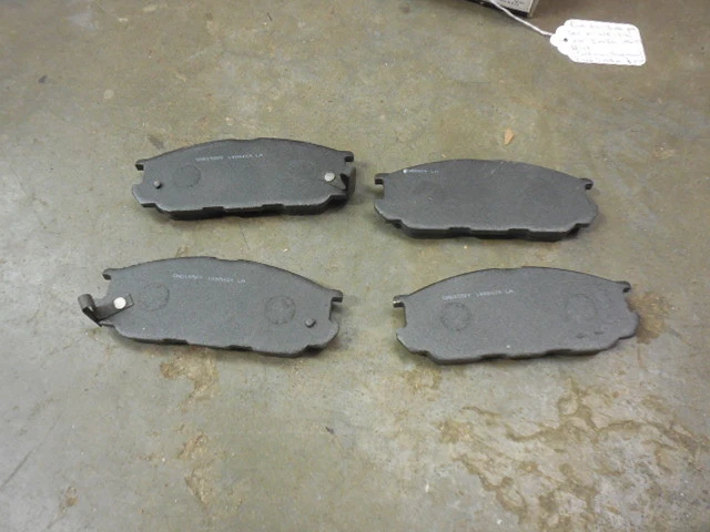 Комплект передних дисковых тормозных колодок 92-93 Mazda 929 61-552 BP-48 - Изображение 3 из 3