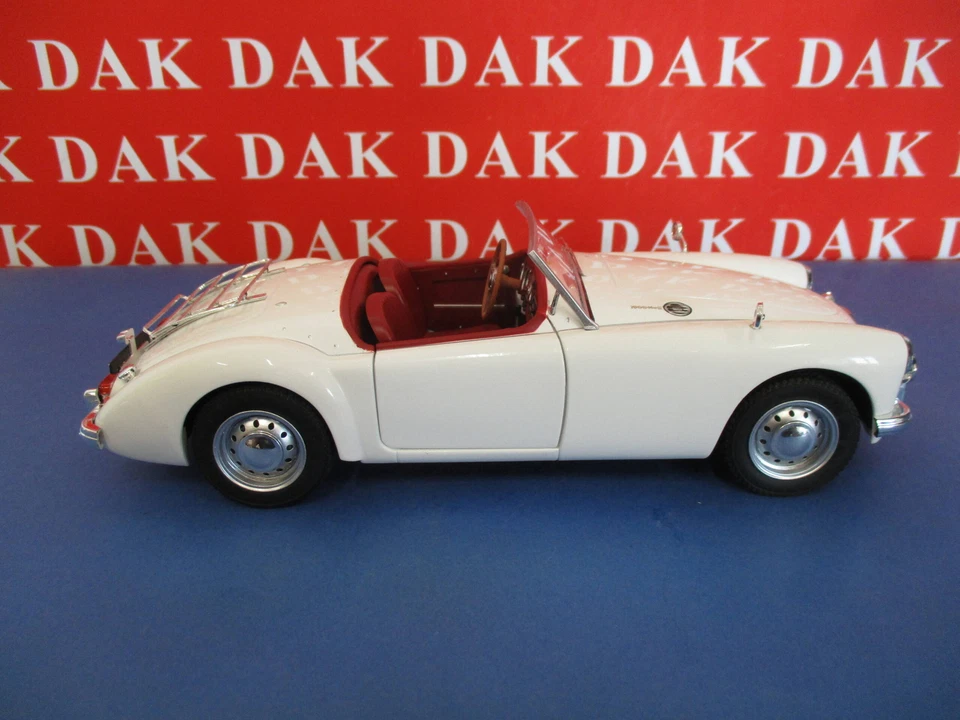 Die cast 1/18 Modellino Auto MG A MK.II A1600 Convertible 1961 by Triple9 - Immagine 4 di 4