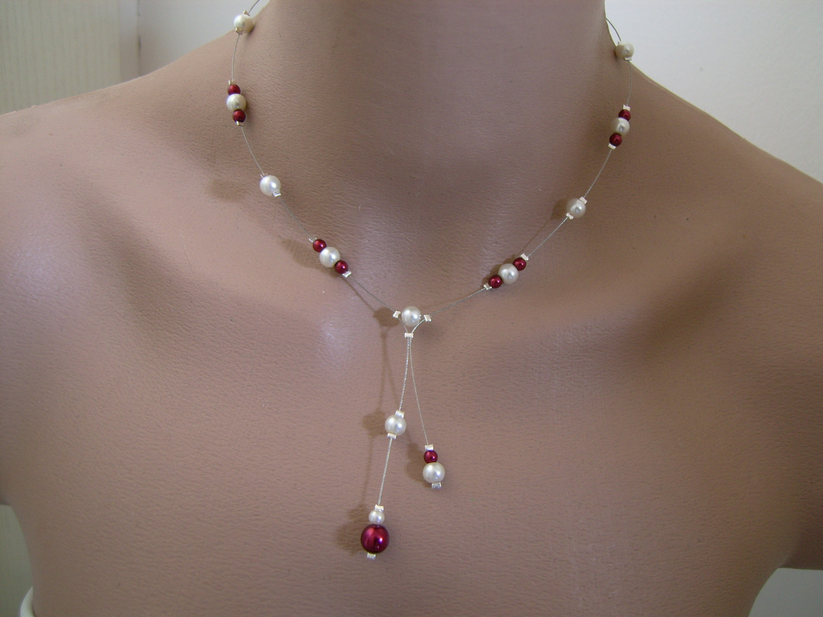 Collier original perles écru et bordeaux, le témoin de vos émotions de mariée