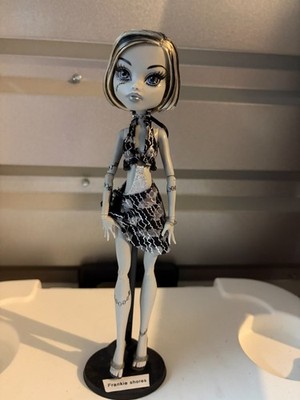 Monster High Frankie Stein Skull Shores doll Black and White, with